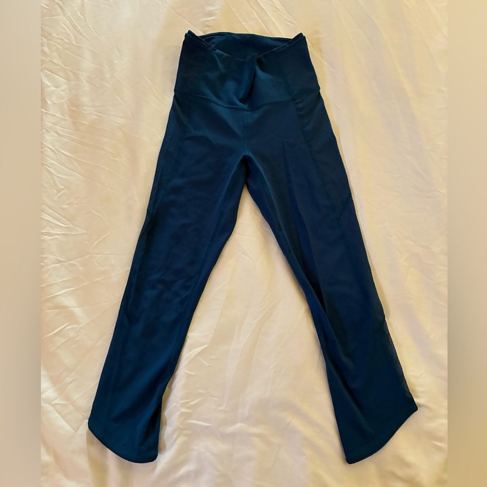 Lululemon Body Con Crop - 4 Poseidon Blue